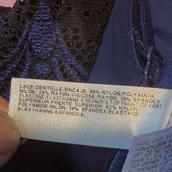 WACOAL Lace Impression Romantic Feminine Navy & Black Camisole Top 811257 Sz S - Picture 12 of 13